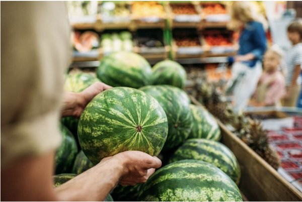 مصرف هندوانه گلخانه‌ای در شب یلدا کشنده نیست