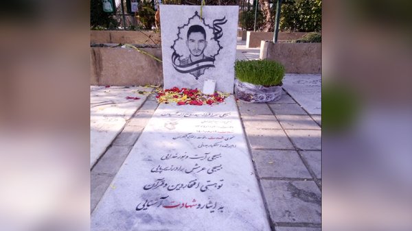 ادعای شاخ‌دار منتسب به پدر روح‌الله عجمیان درباره قبر فرزندش