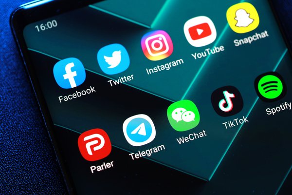 ادعای شاخ‌دار وزیر ارشاد درباره فیلتر نبودن شبکه‌های اجتماعی